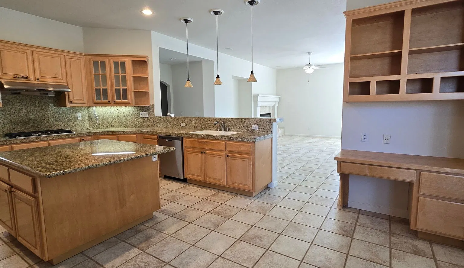 5 Bedroom Stunning Auburn Home in Southridge, and Outdoor Recreation — Photo 3