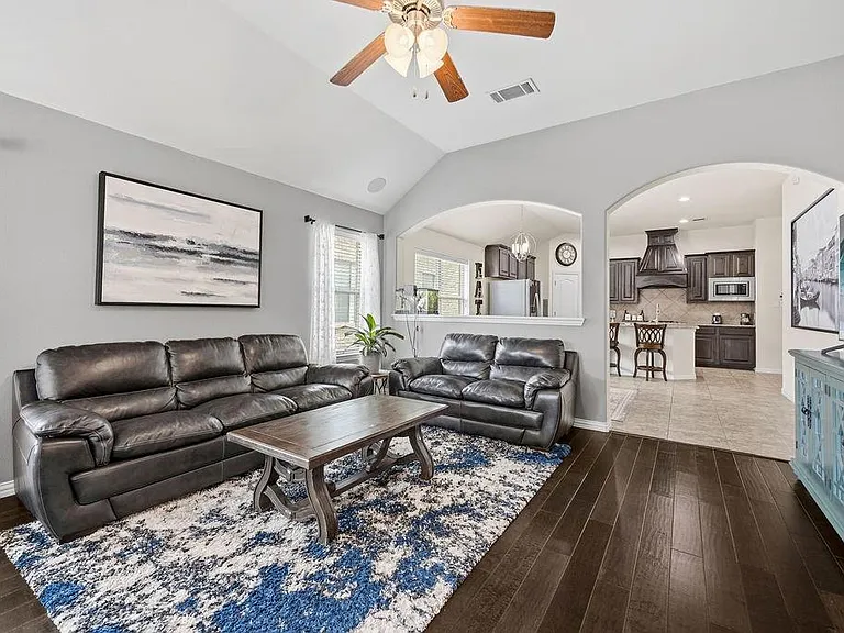 2660 Frances Ln — Photo 4