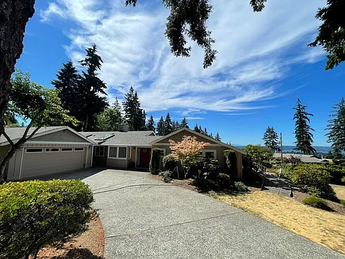2421 94th Ave NE Photo 1