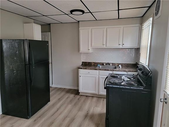 3rd image of 2983 E Moreland Dr