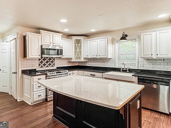 5th image of 1108 Cool Springs Dr NW
