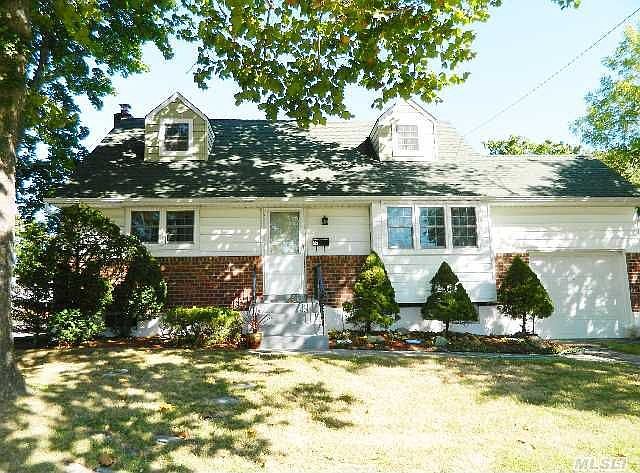 1st image of 107 Lawrence Ave