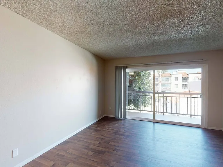 Huntington Vista — Photo 45