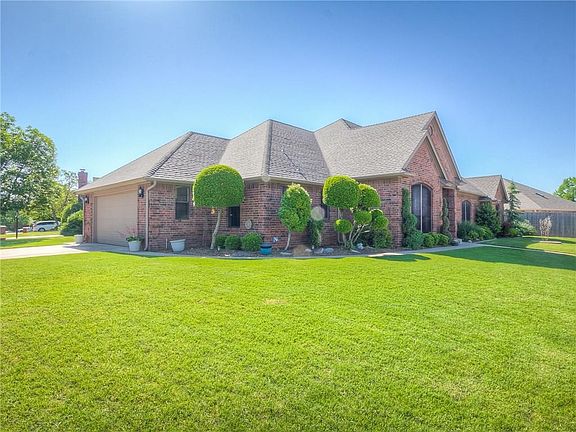 3rd image of 1328 SW 115th Pl
