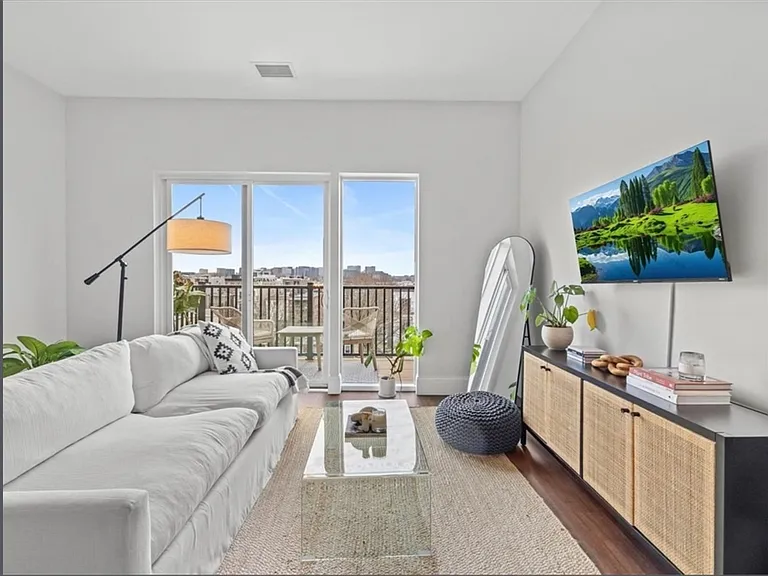 205 Maverick St #Penthouse 505 — Photo 1