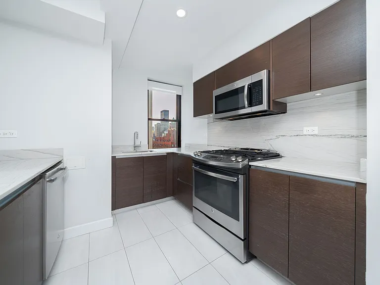 400 E 57th St #17L — Photo 16