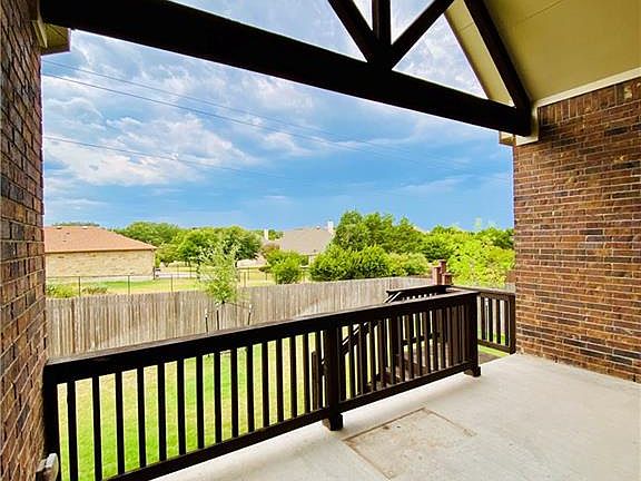 4th image of 821 Richardson Ln