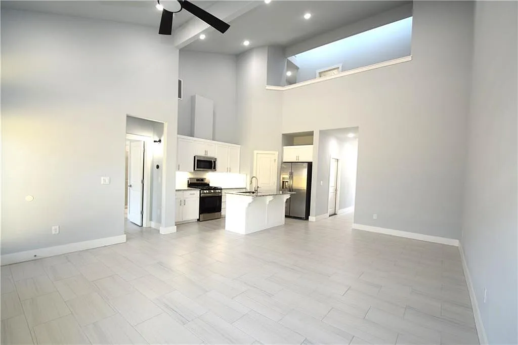 3 bed, 2.5 bath, 1420 sqft, $1,650 — Photo 4