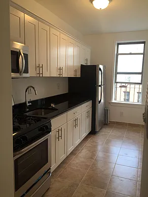 Rented by Arena Real Estate | media 18