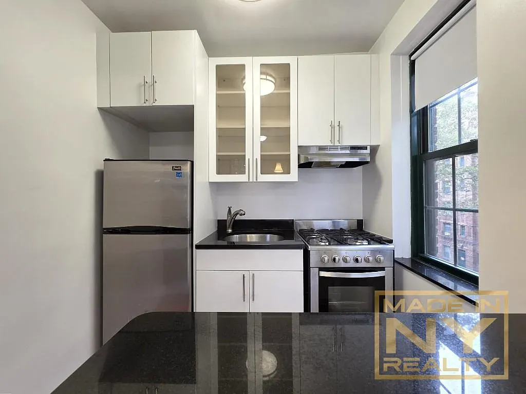 51-01 39th Avenue — Photo 1