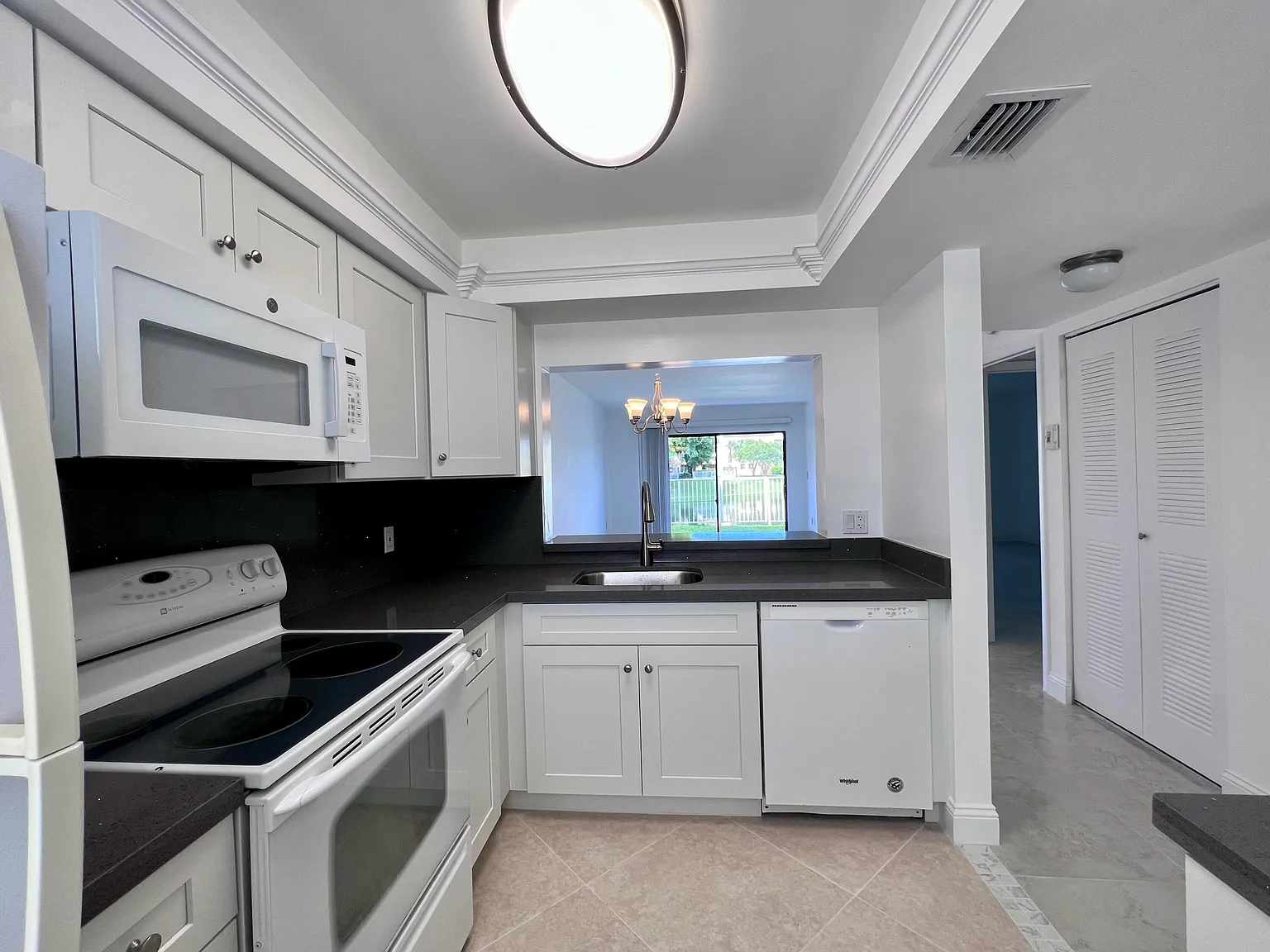 1 bed, 1.0 bath, 702 sqft, $1,700 — Photo 2