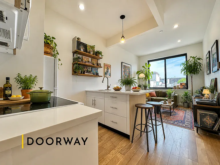 818 Lexington Ave #2B — Photo 1