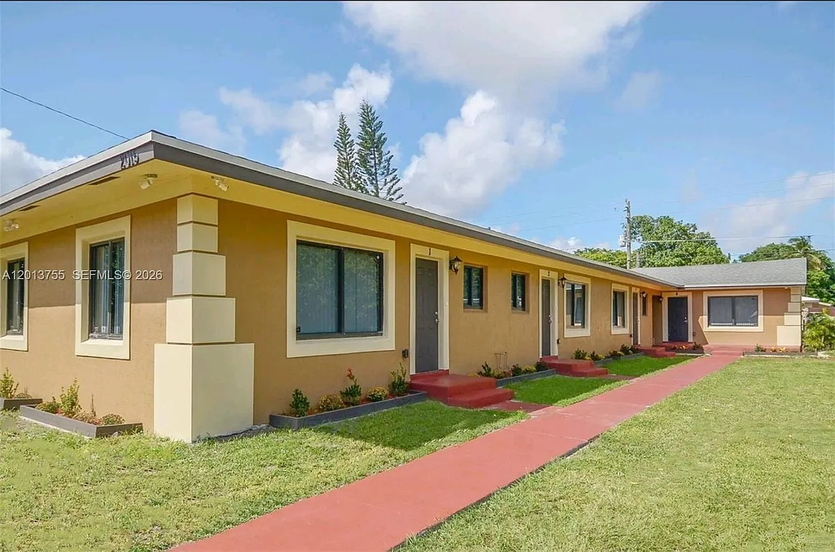 Building Photo - 2015 Funston St #2