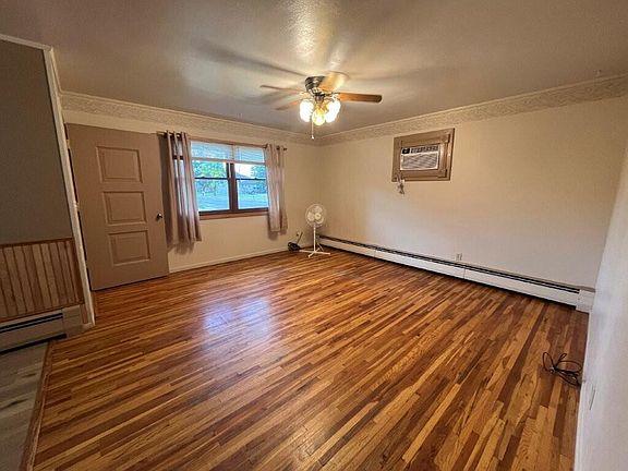 5th image of 918 8th St W