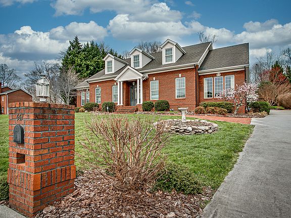 4th image of 447 Arrowhead Dr
