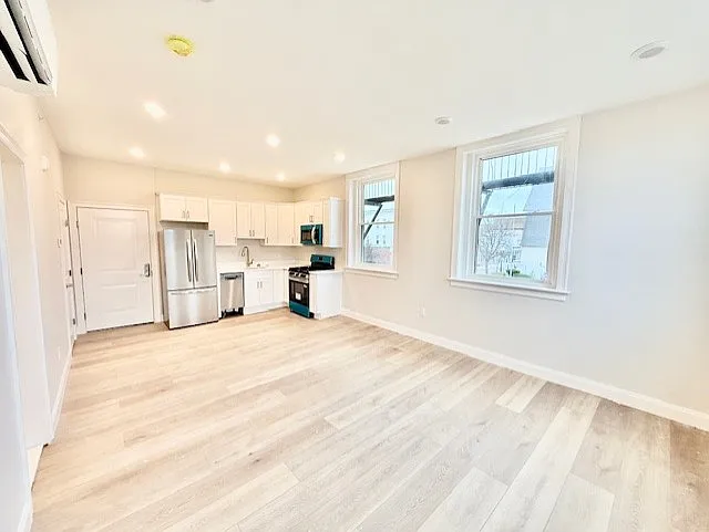 220 Winthrop St #201 — Photo 5