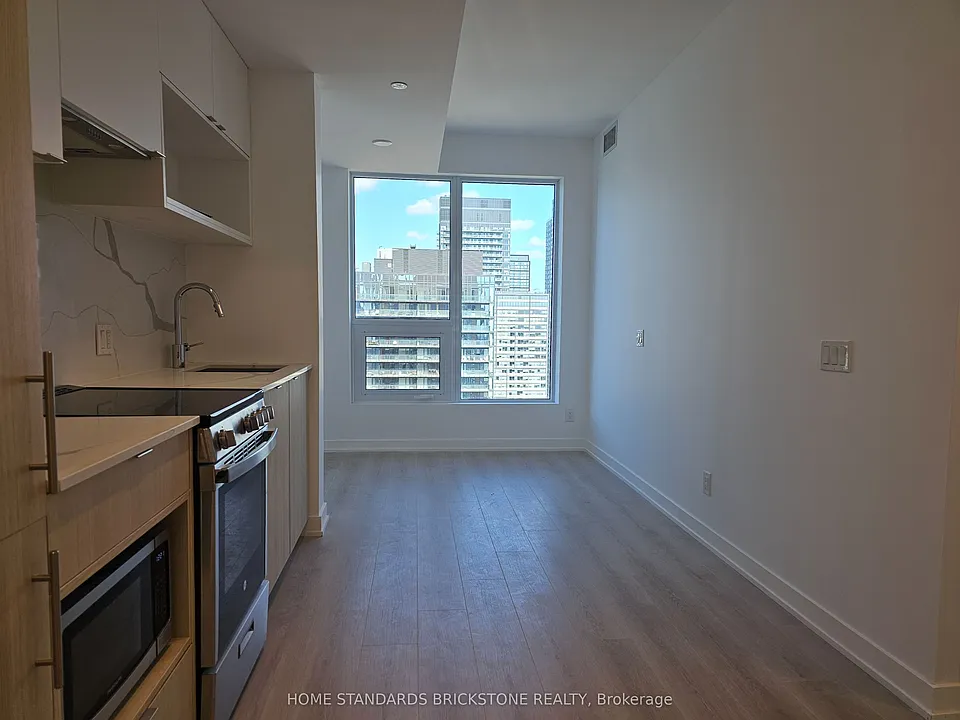 100 Queen St E #3610