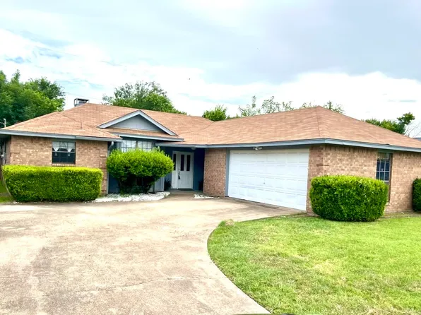 721 Hillside Dr, Cedar Hill, TX 75104