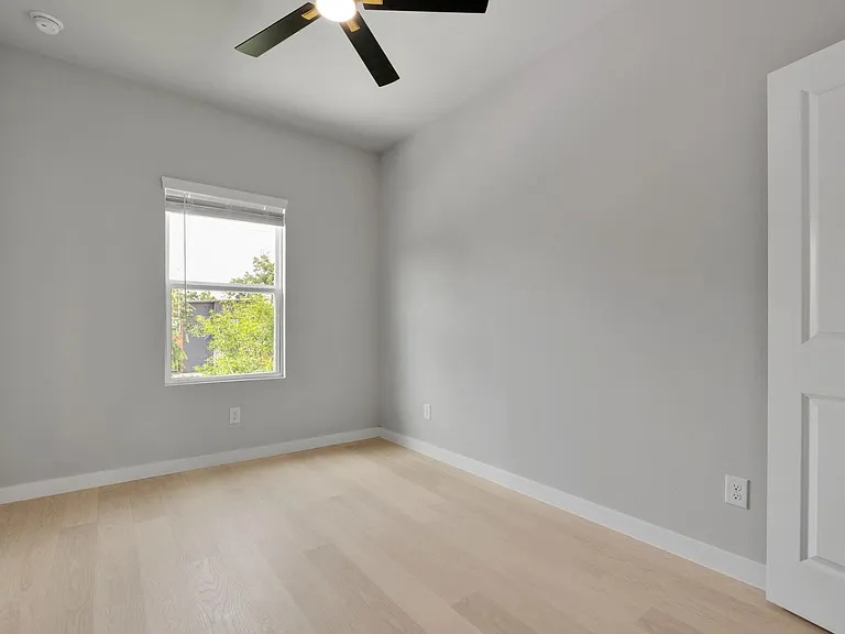 521 Dakota St — Photo 5