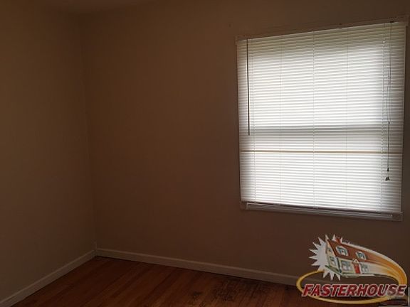 921 Drummond - Bedroom 1