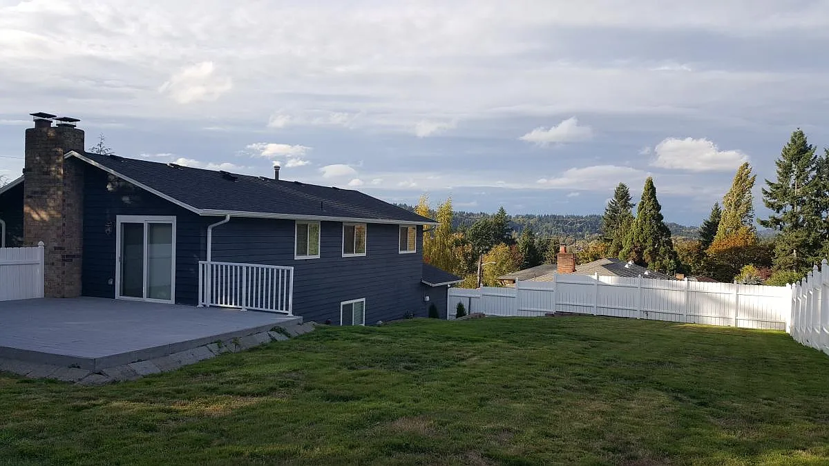 Spacious Fully Fenced Backyard - 1906 1st St