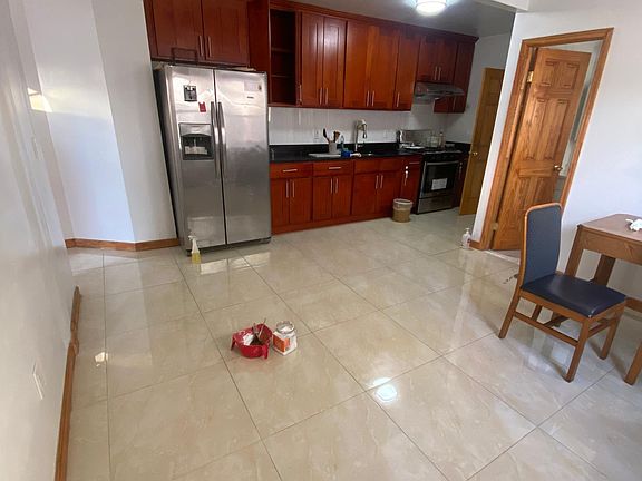3rd image of 5936 162nd St Floor 1