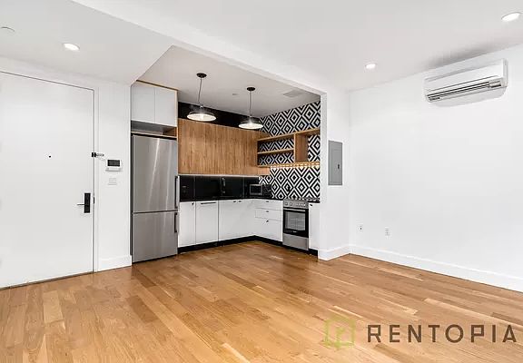 4th image of 961 Willoughby Ave #308