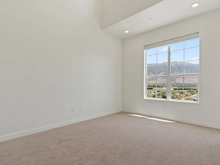 800 E 620 S — Photo 135