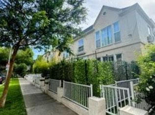 137 S Crescent Dr #9, Beverly Hills, CA 90212