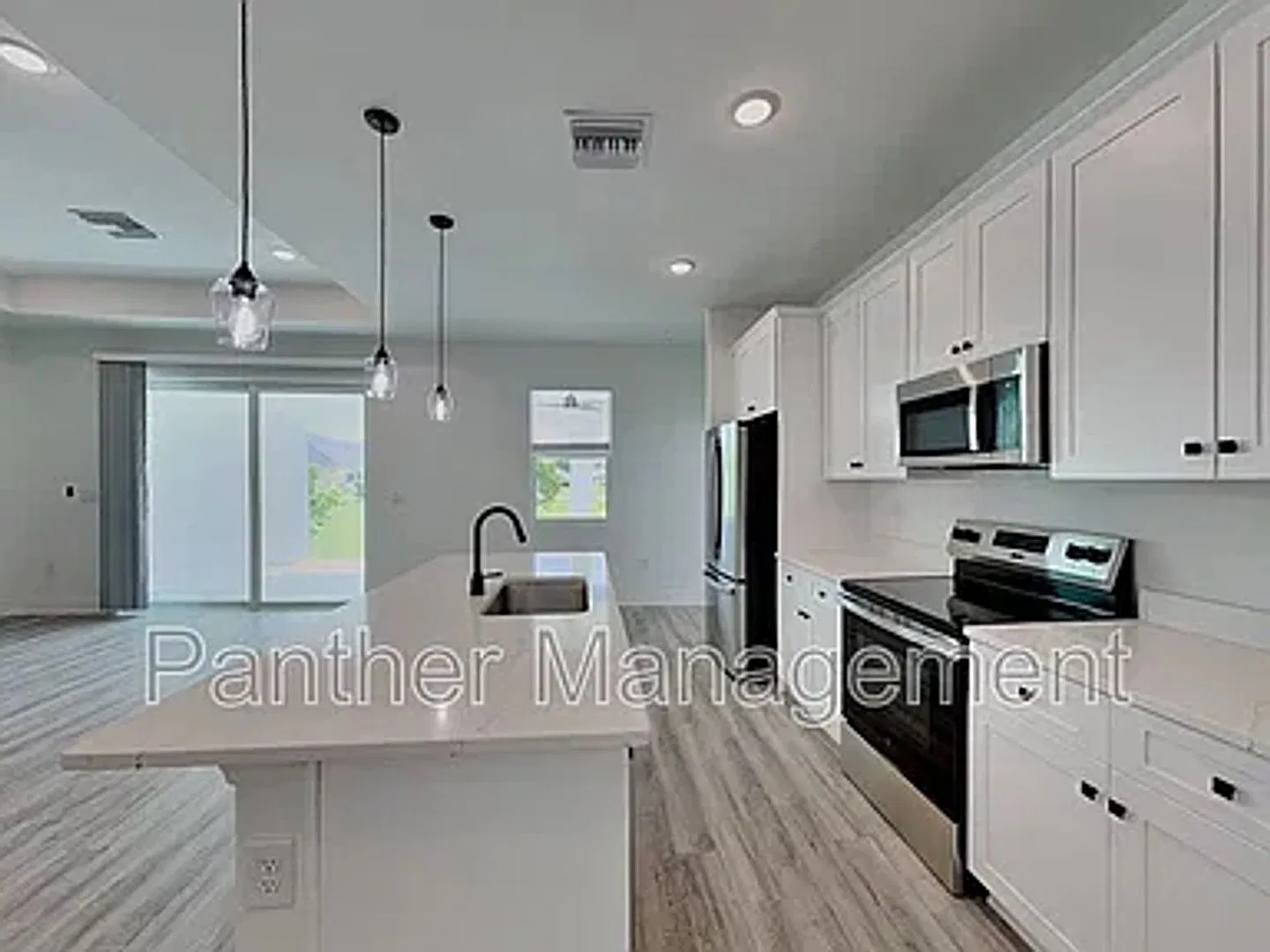 4 bed, 2.0 bath, 1914 sqft, $2,095 — Photo 3