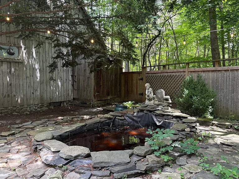 21 Lasher Rd — Photo 6