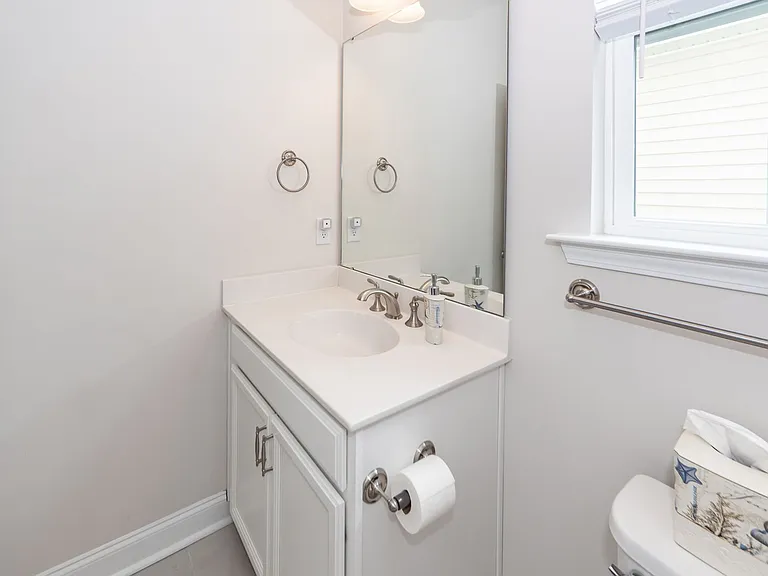 121 Hawthorne Landing Dr — Photo 35