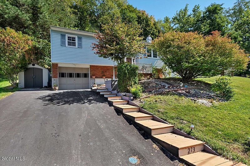 3rd image of 273 Pinehurst Avenue