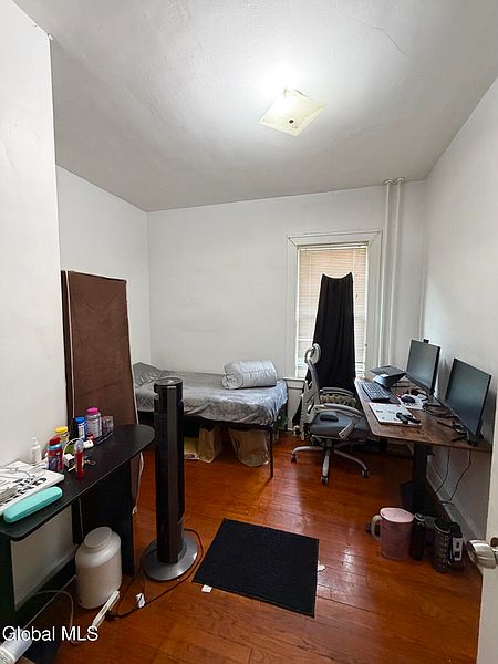 4th image of 1064 Washington Avenue
