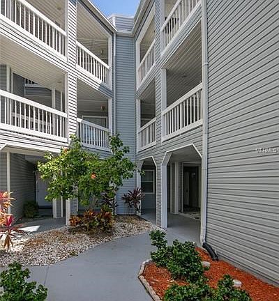 Entrance of Building 8 to Unit 8204