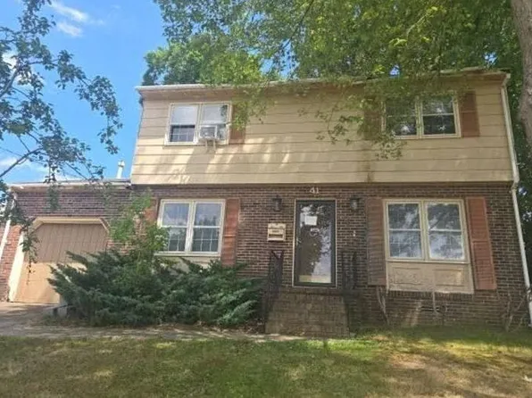 41 Barron Dr, Newport News, VA 23608