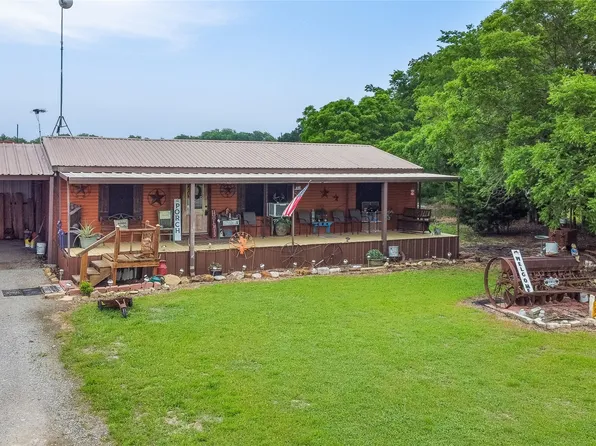 202 Darwin Rd, Whitewright, TX 75491