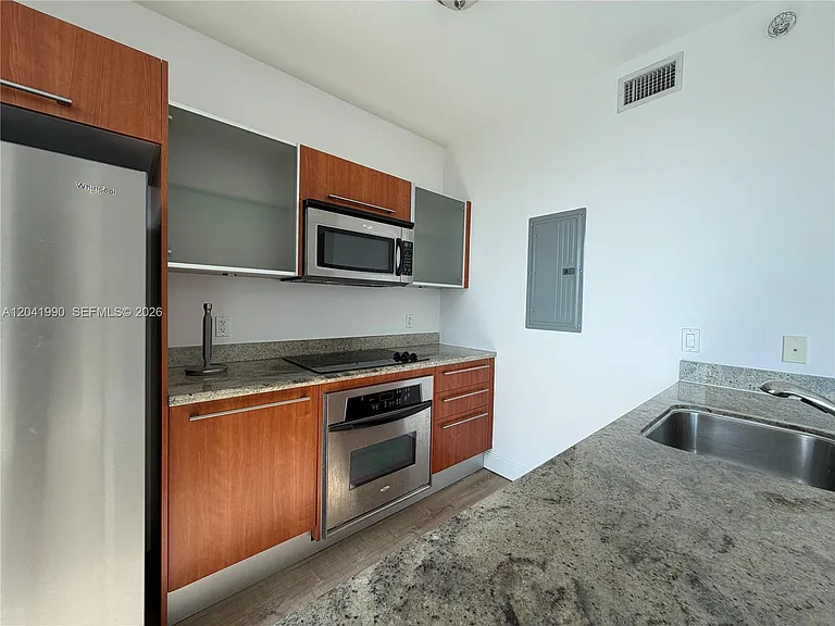 185 SW 7th St #3200 — Photo 7