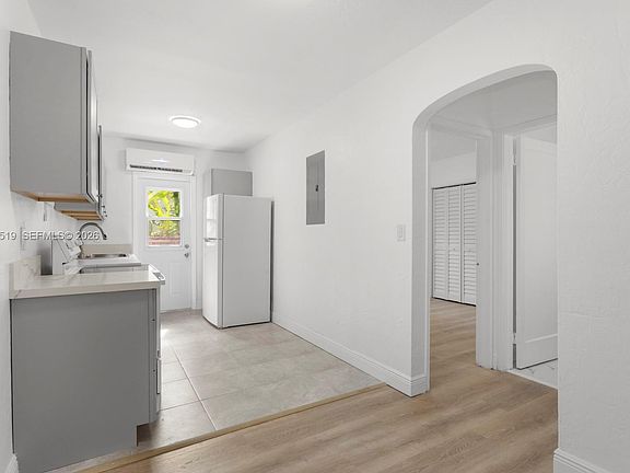 3rd image of 2375 SW 16th Ave #B