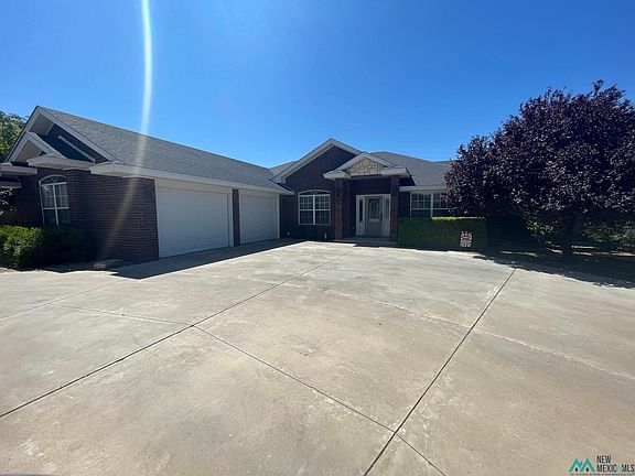 2nd image of 1324 Oakwood Cir