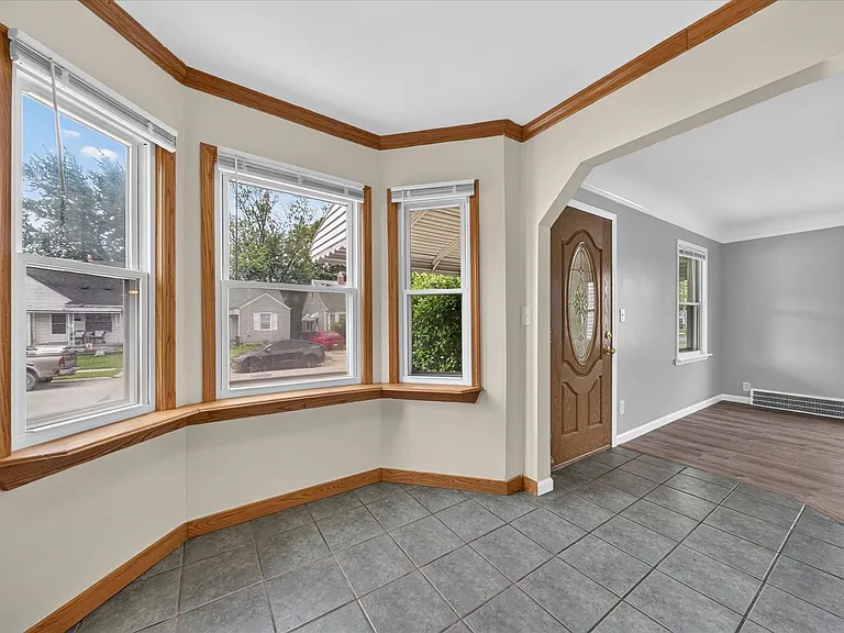 2090 Cicotte Ave — Photo 9