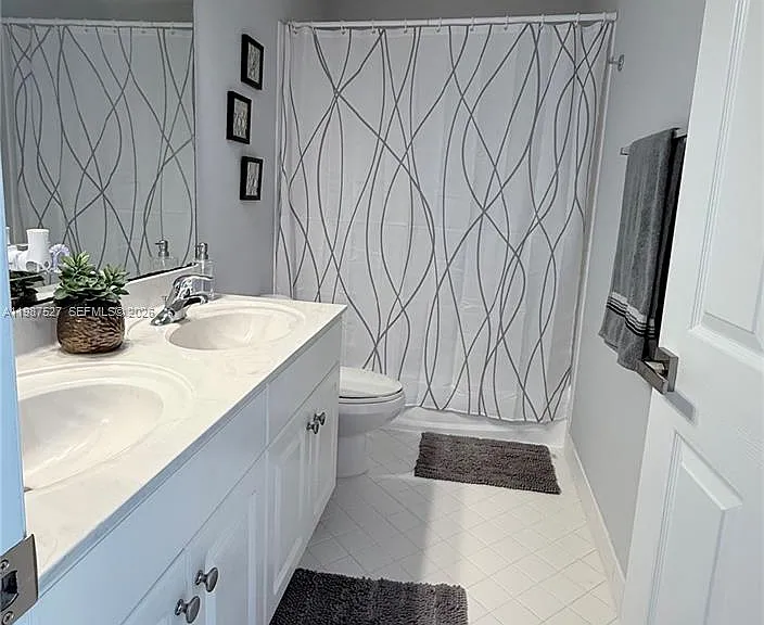 1392 Canary Island Dr #1392 — Photo 2