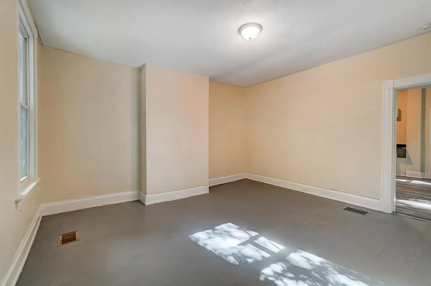 5 bed, 2088 sqft, $650 — Photo 4