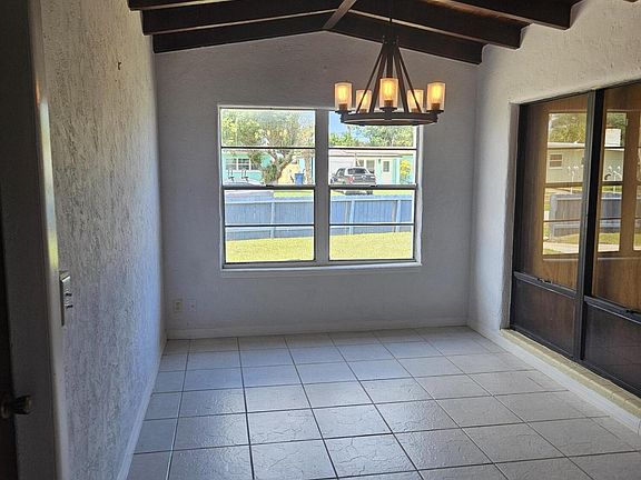 3rd image of 122 Essex Dr