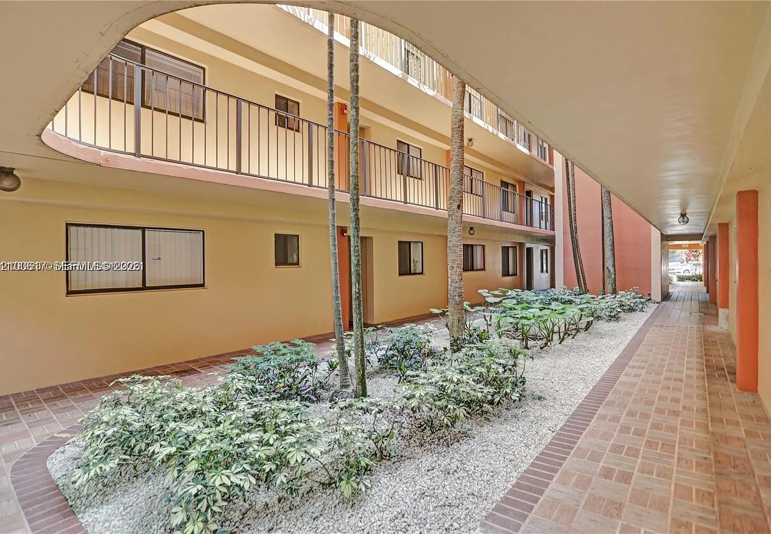 Horizons West Condo #6 — Photo 2