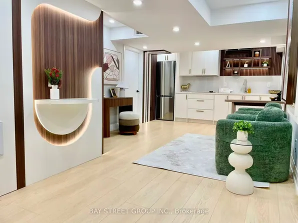 160 William Booth Ave, Newmarket, ON L3X 3B1