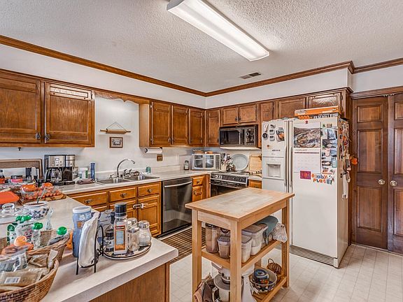 3rd image of 1988 Brownsford Ln