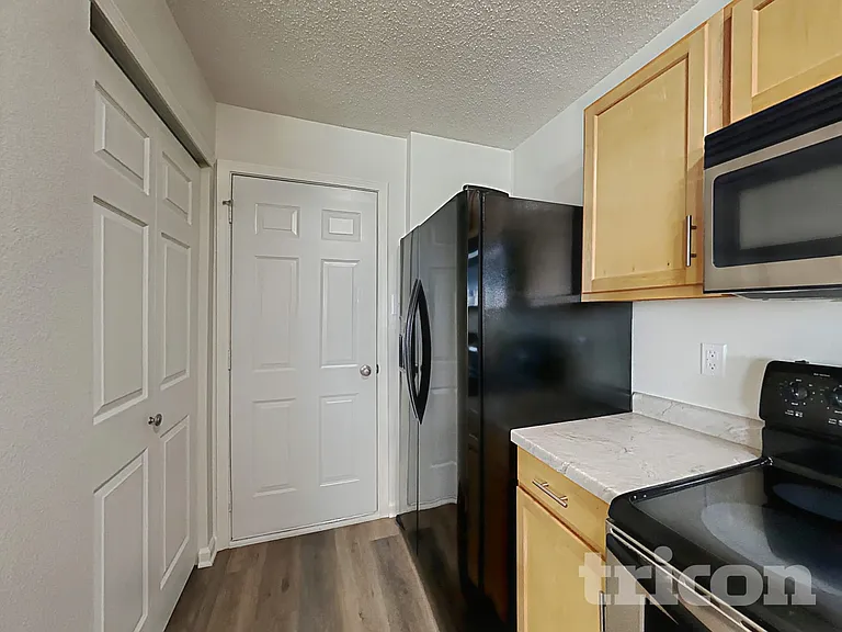 4525 Connaught East Dr — Photo 6