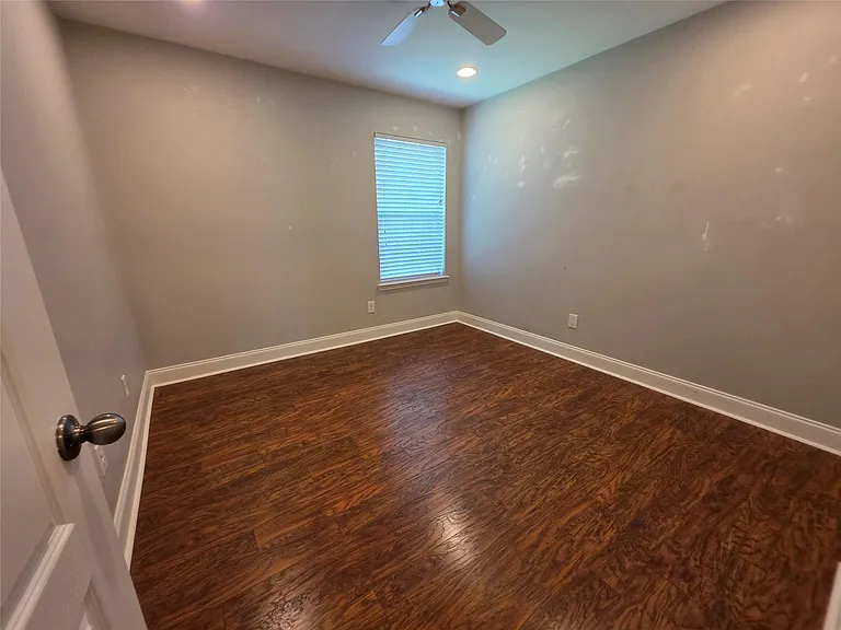 395 Livingstone Ln — Photo 9