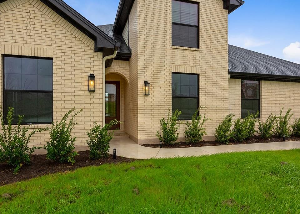 1st image of 400 Lookout Cir